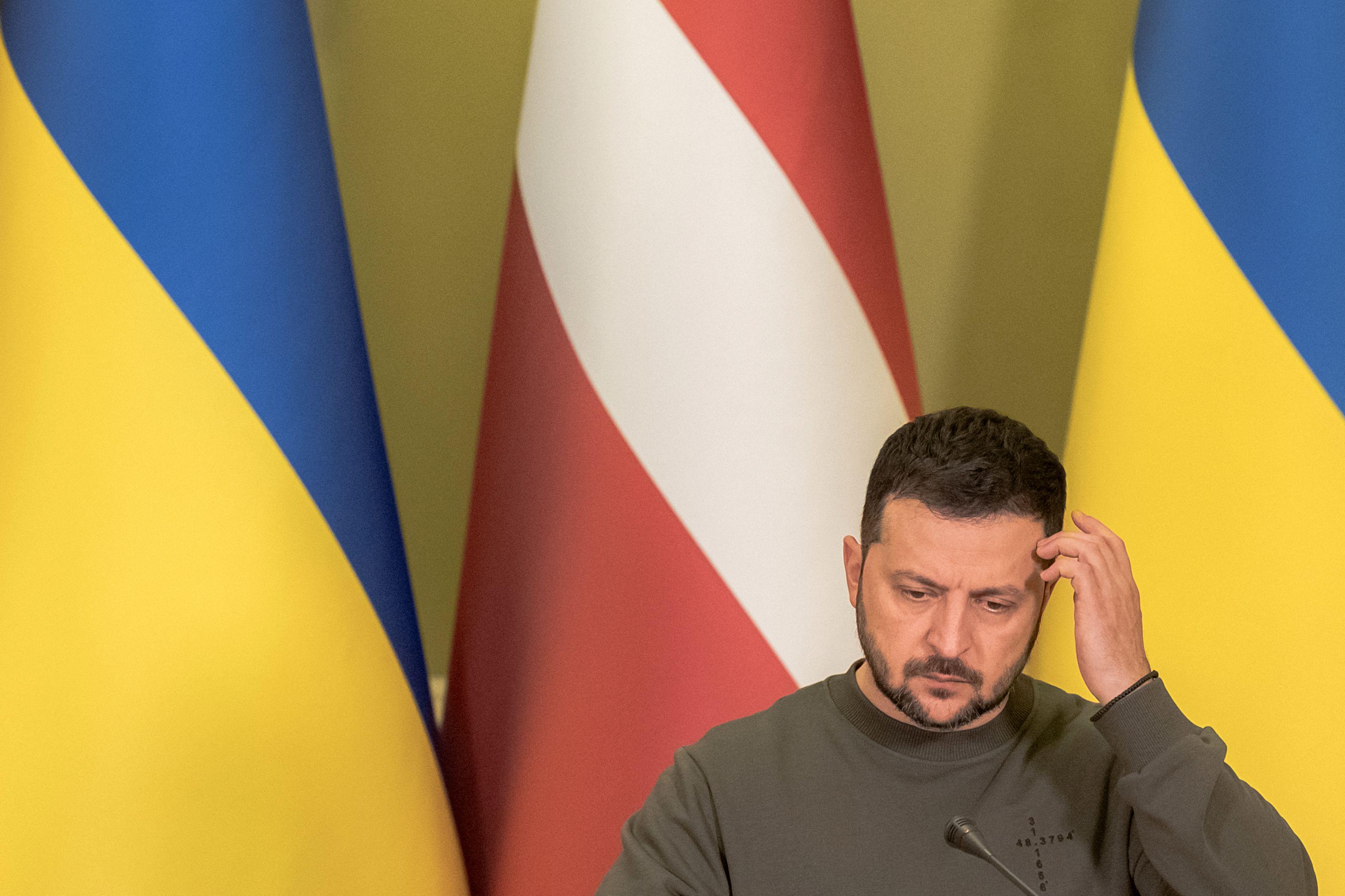 西媒：乌克兰隐现争夺总统宝座内斗 乌克兰总统求和
