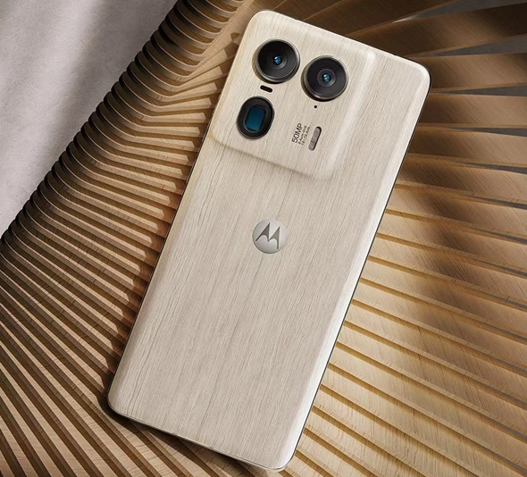 moto X50 Ultra官宣：1.5K OLED屏+联想AI智能体