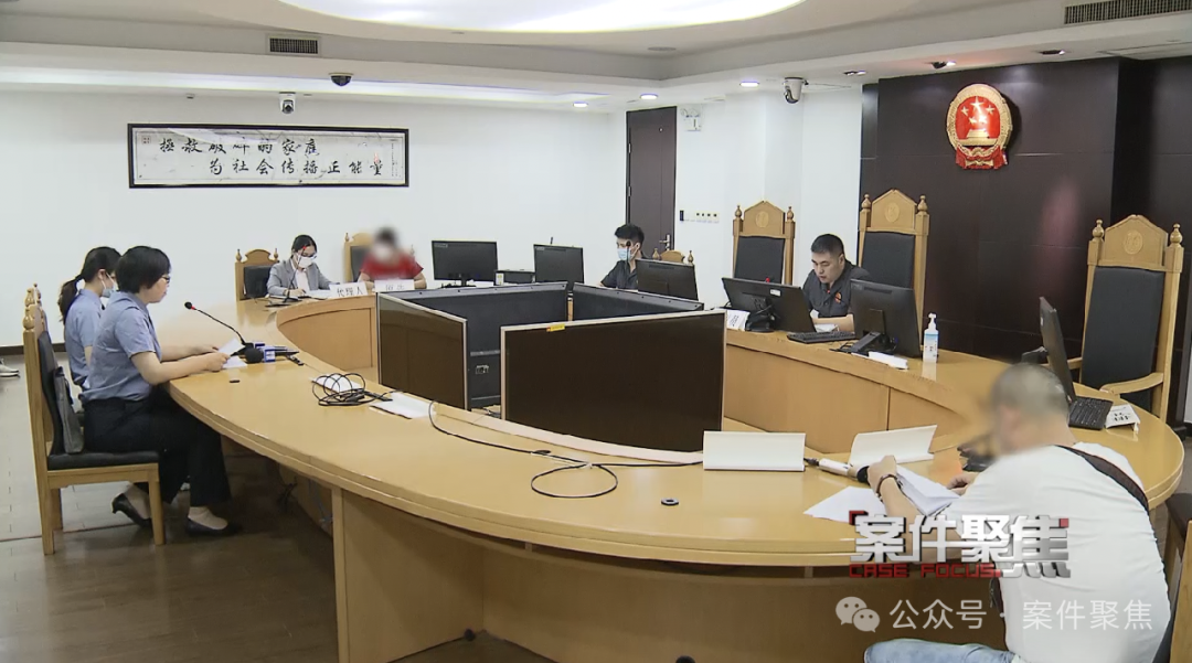 上海一女子忍受家暴14年！左眼被打到几乎失明...丈夫在警车上还大打出手