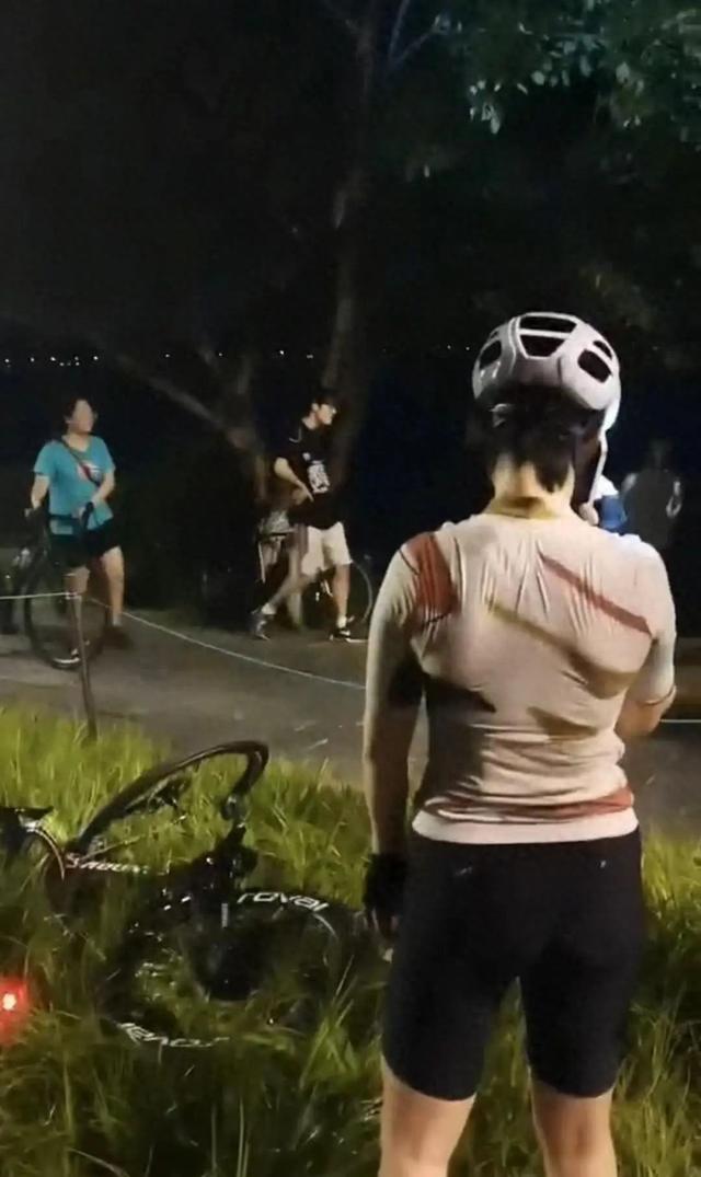 武汉东湖绿道骑行发生事故，报警车主：我车10万元买的